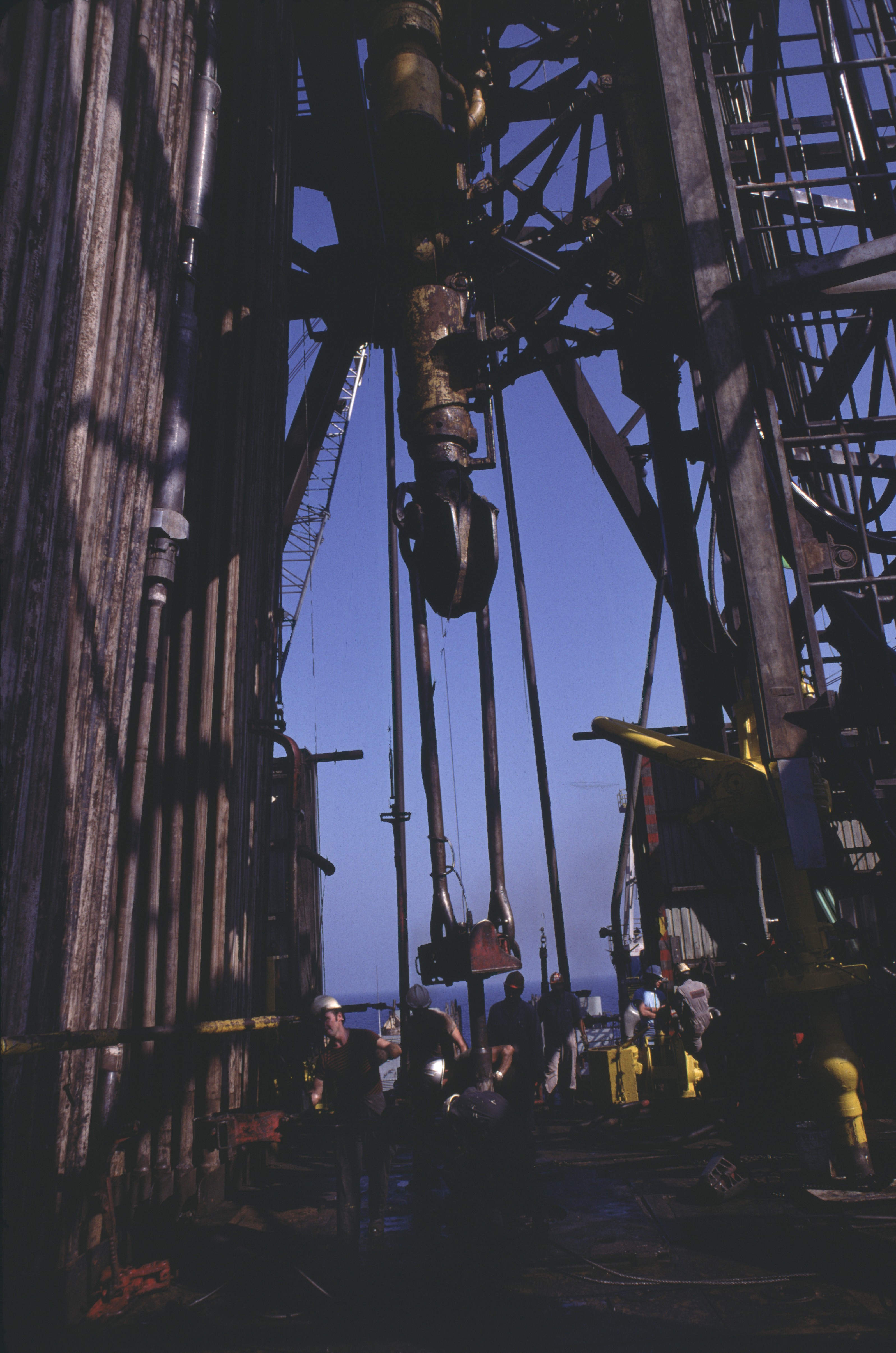 Discoverer7seas 11 1981