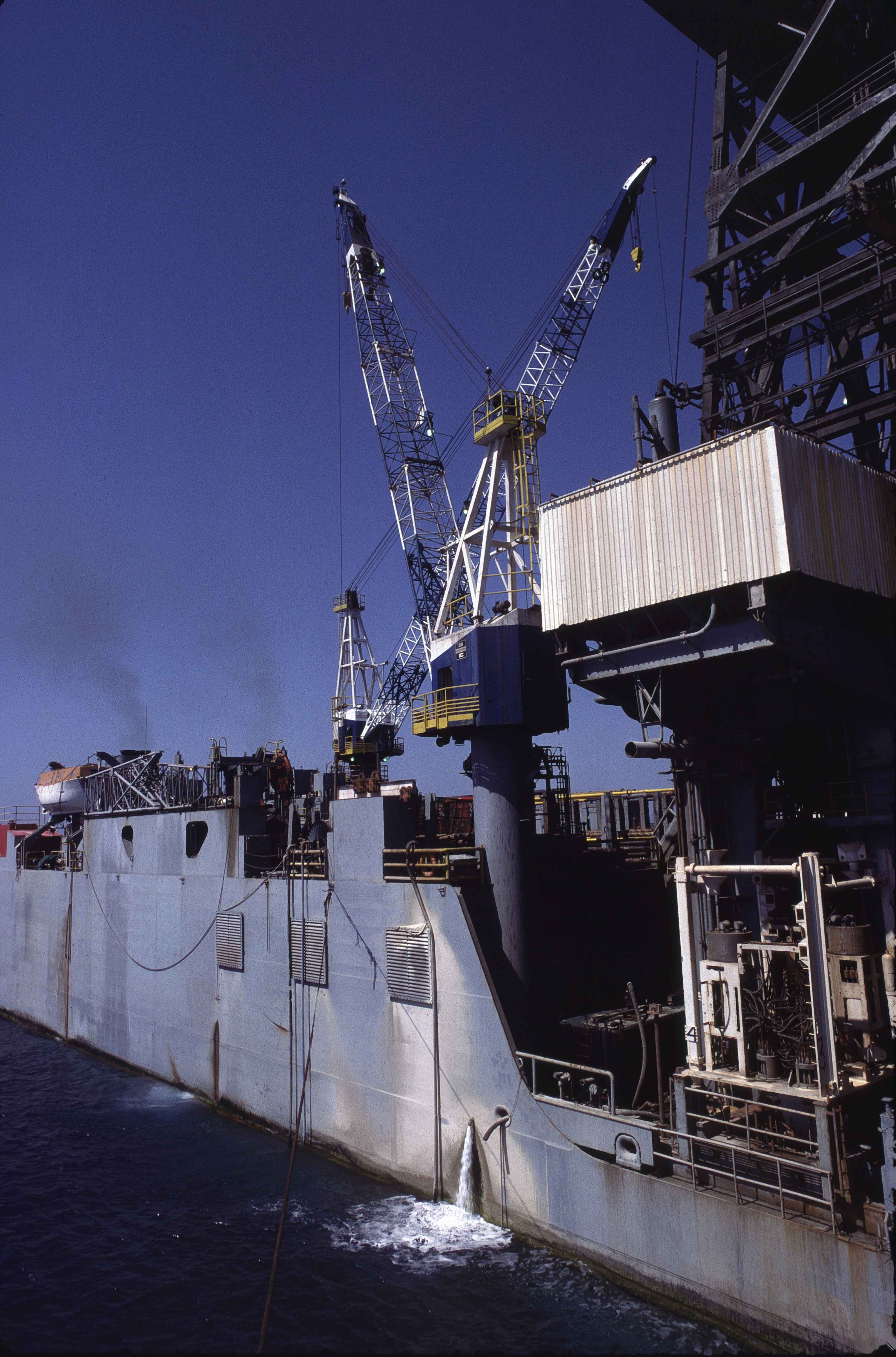 Discoverer7seas 3 1981
