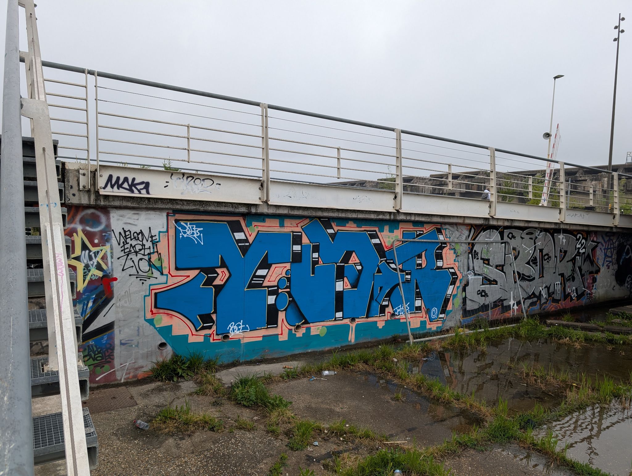 PXL 20250421 132742440