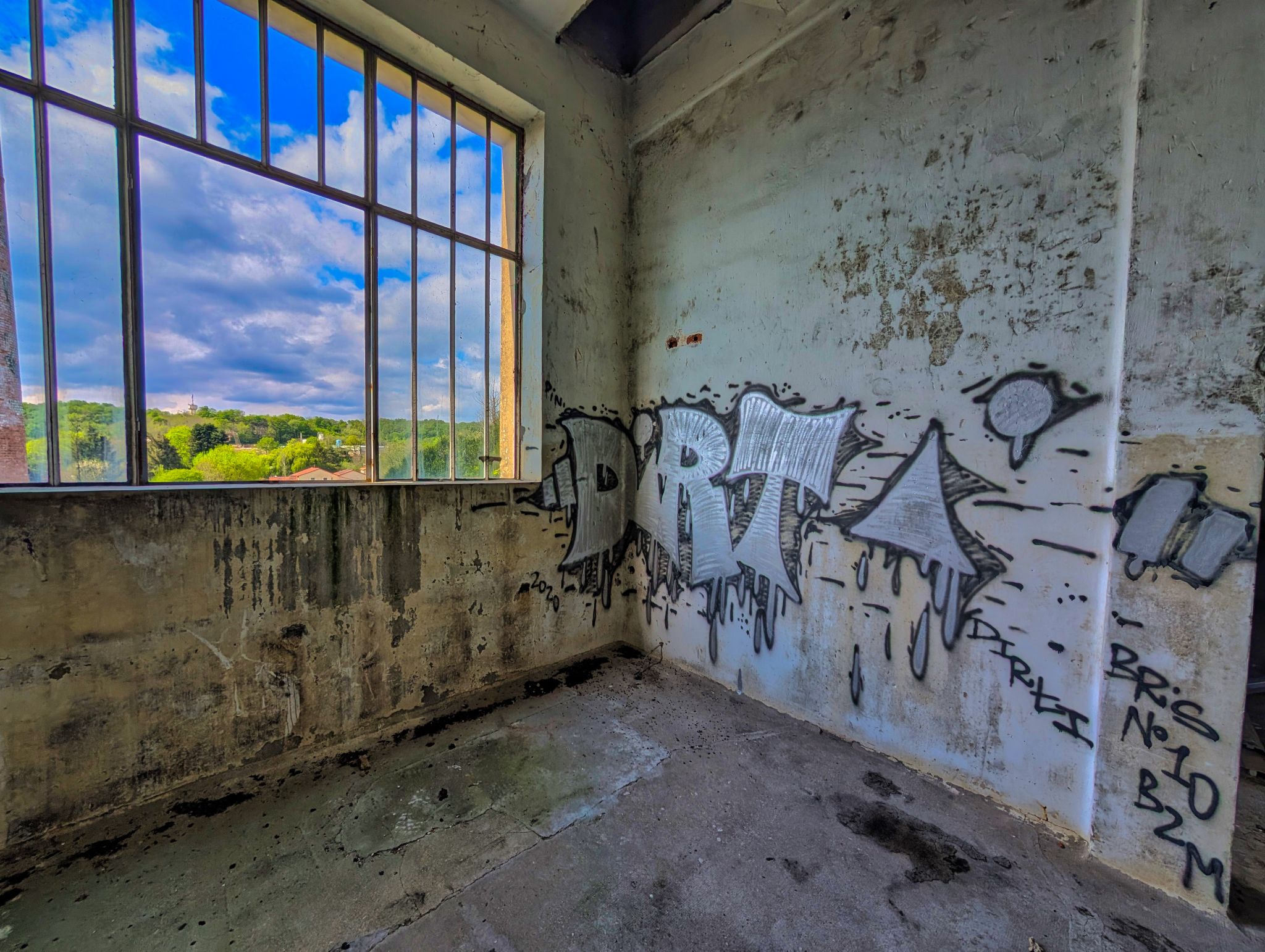 PXL 20250413 132056497